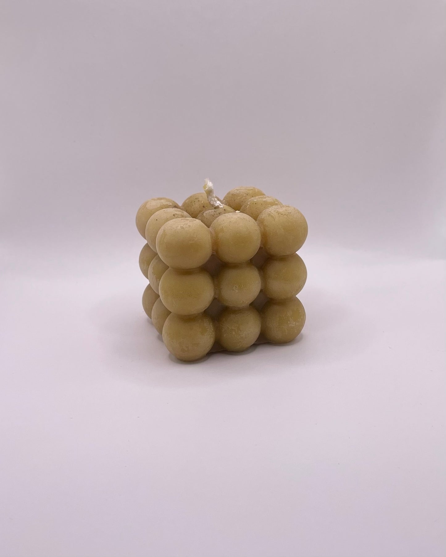 žvakė ''taškuotas kvadratas''