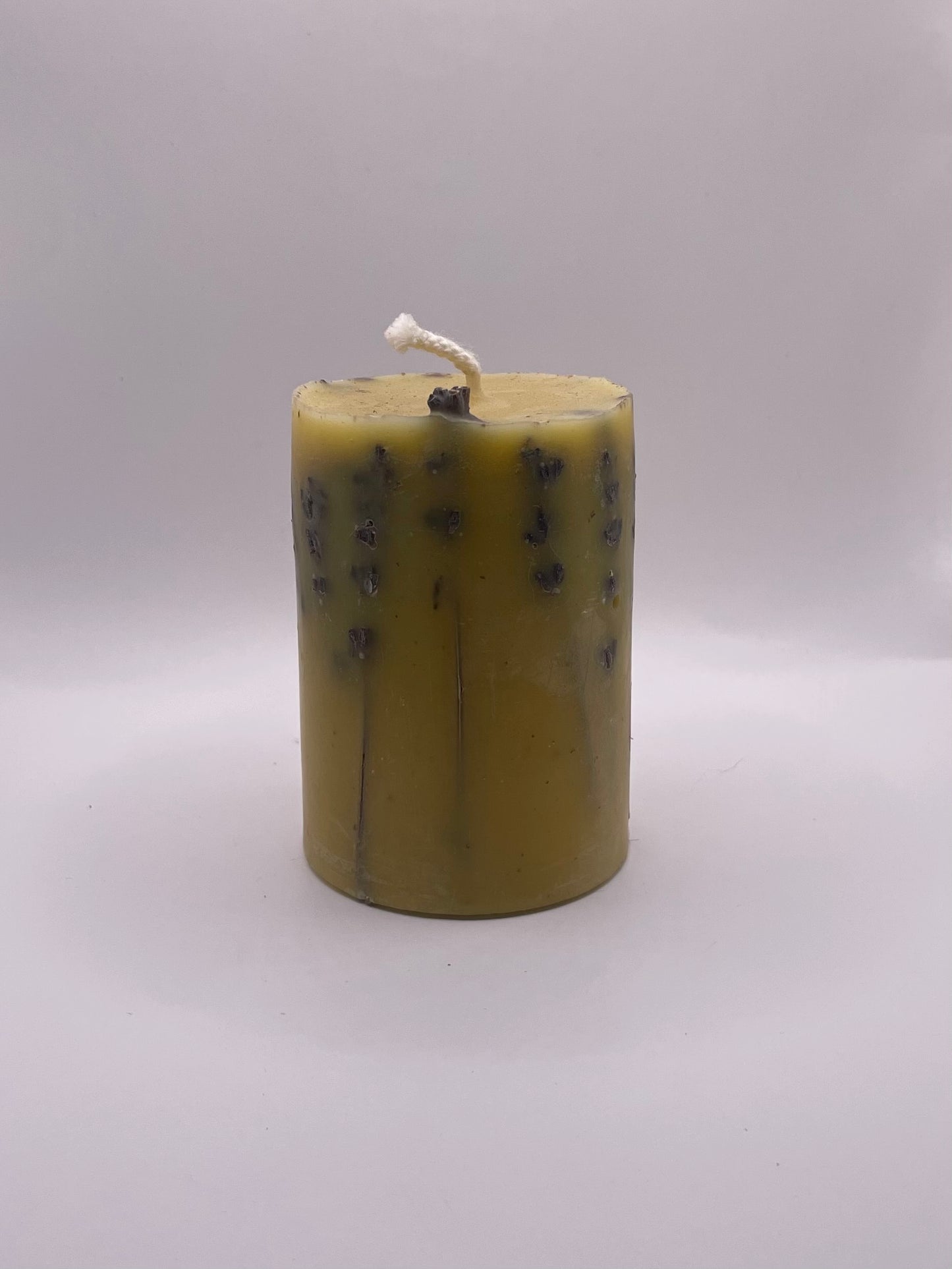 Bičių vaško žvakė ''levanda''