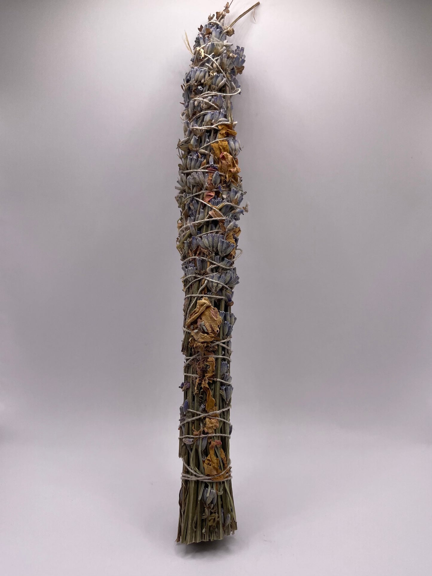 Levandų ir rožių žiedlapių smilkalas