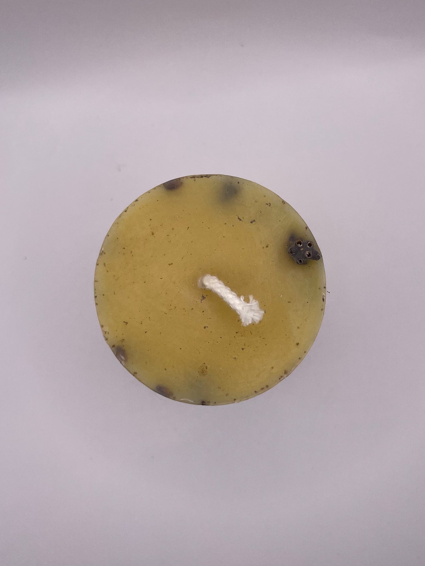 Bičių vaško žvakė ''levanda''